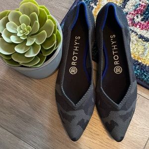 Rothys the point size 8  gray camuflaje flat woman’s shoes